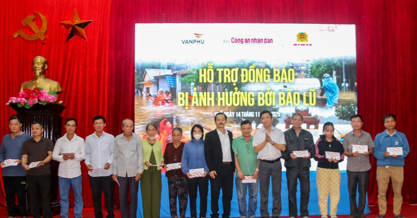 Văn Phú hỗ trợ người dân Huế bị ảnh hưởng bởi bão lũ
