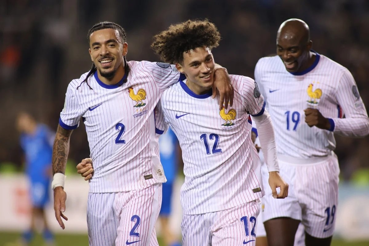 Vắng Mbappe, tuyển Pháp vẫn ngược dòng thắng lợi