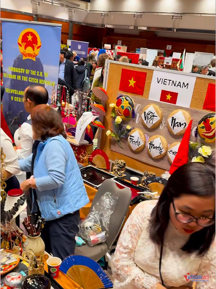 W-Gian hàng Vietnam.png