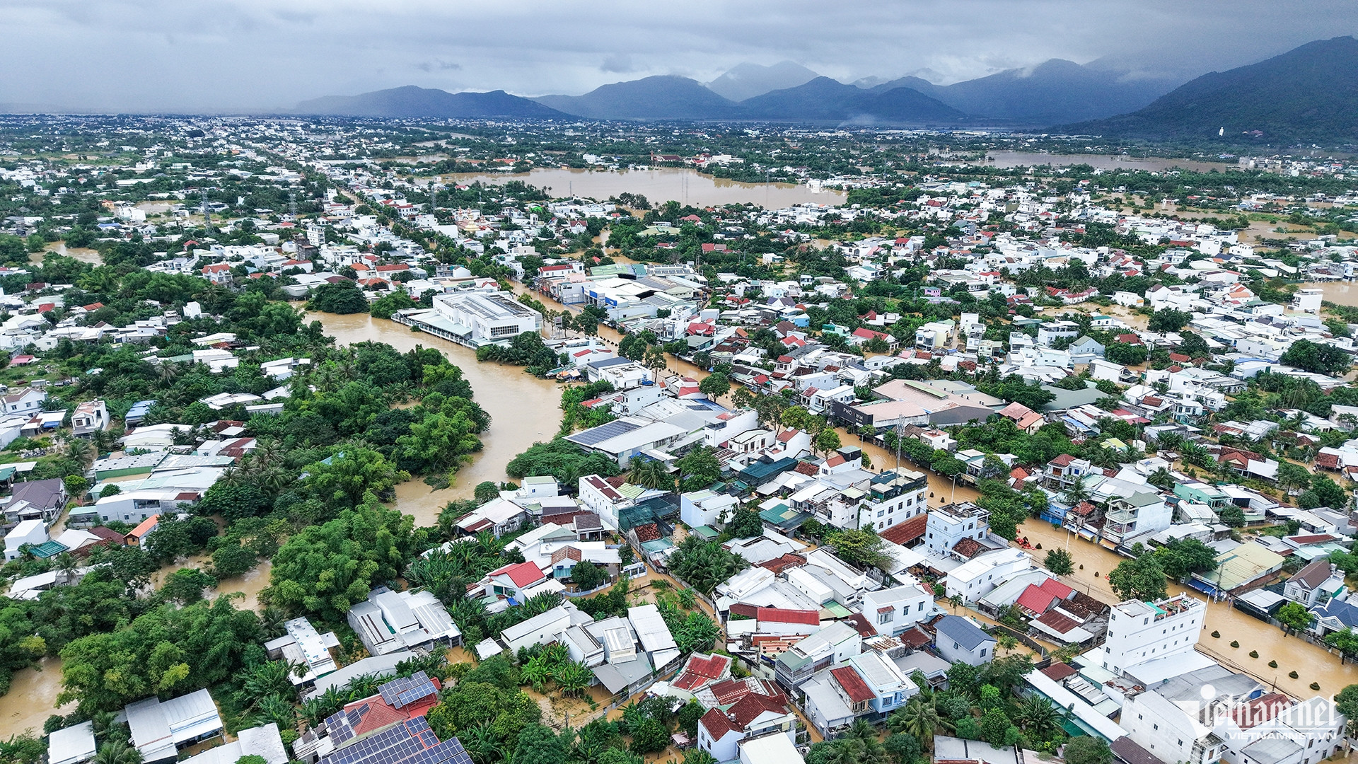 W-Mua ngap Nha Trang 5.jpg