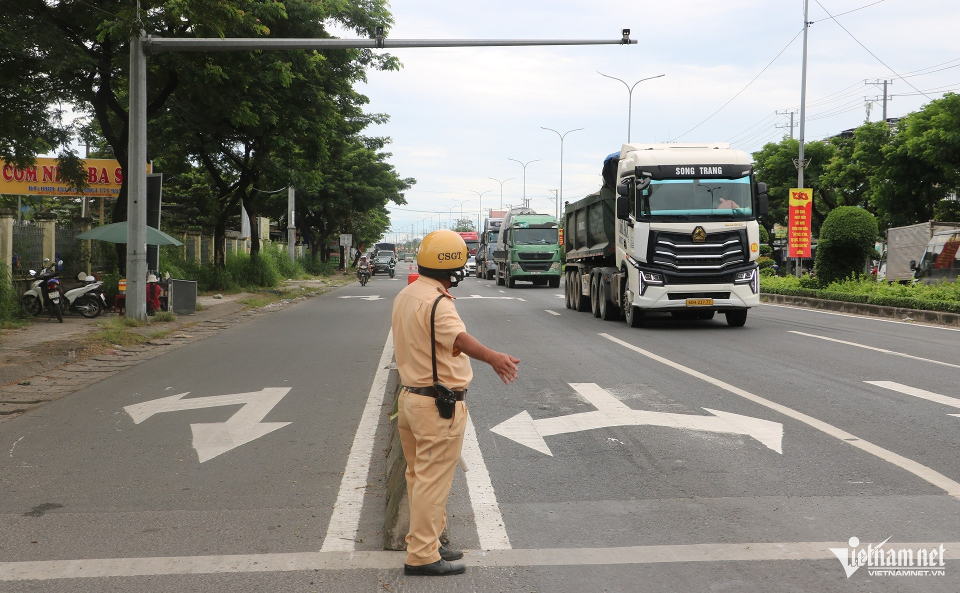 W-Ngày đầu phân làn mới trên Quốc lộ 51.1.JPG.jpg