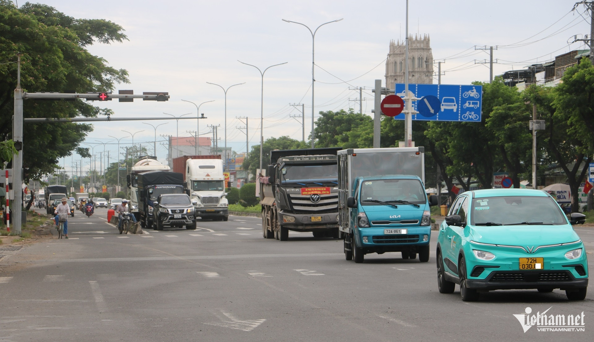 W-Ngày đầu phân làn mới trên Quốc lộ 51.2.JPG.jpg