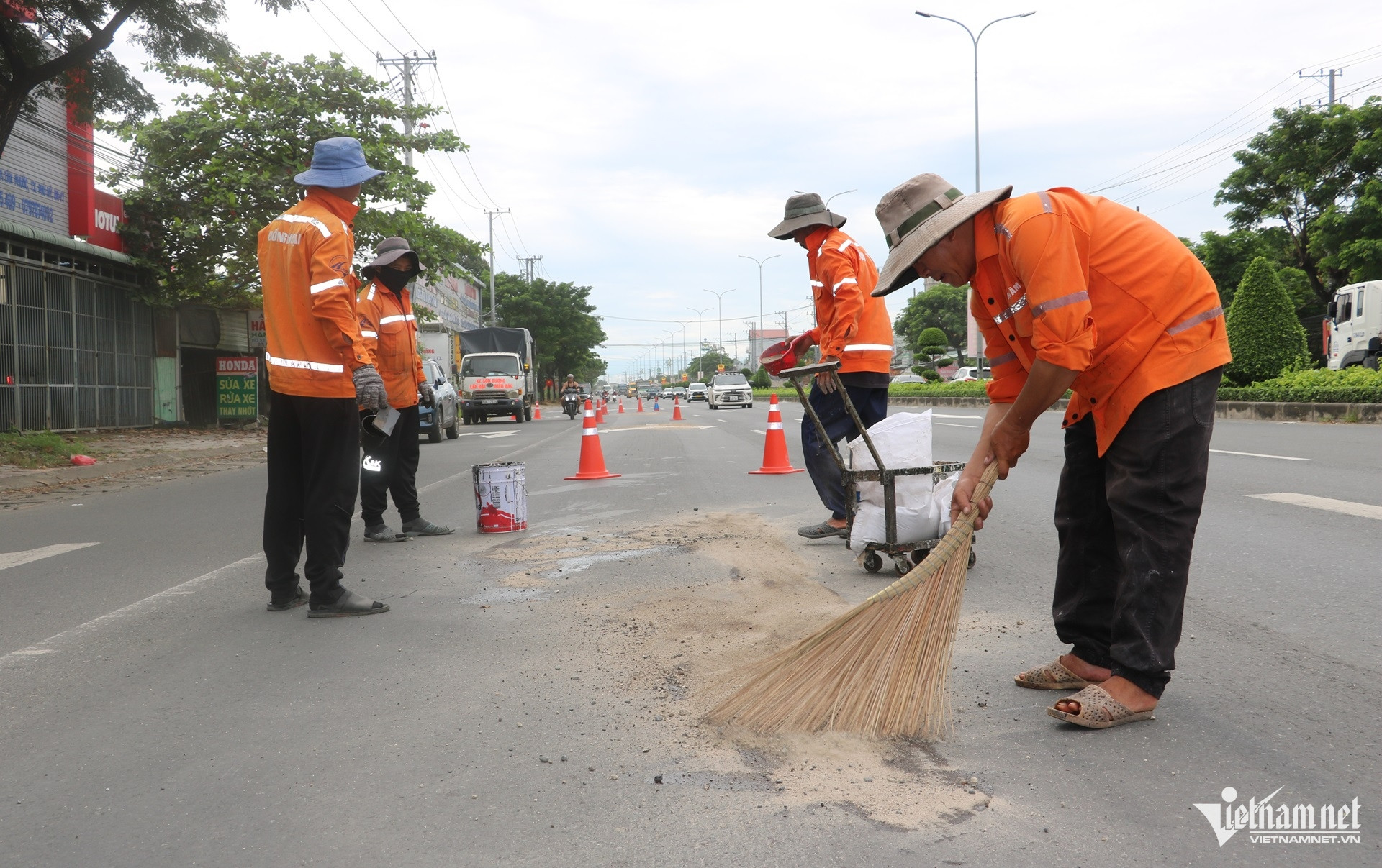 W-Ngày đầu phân làn mới trên Quốc lộ 51...JPG.jpg