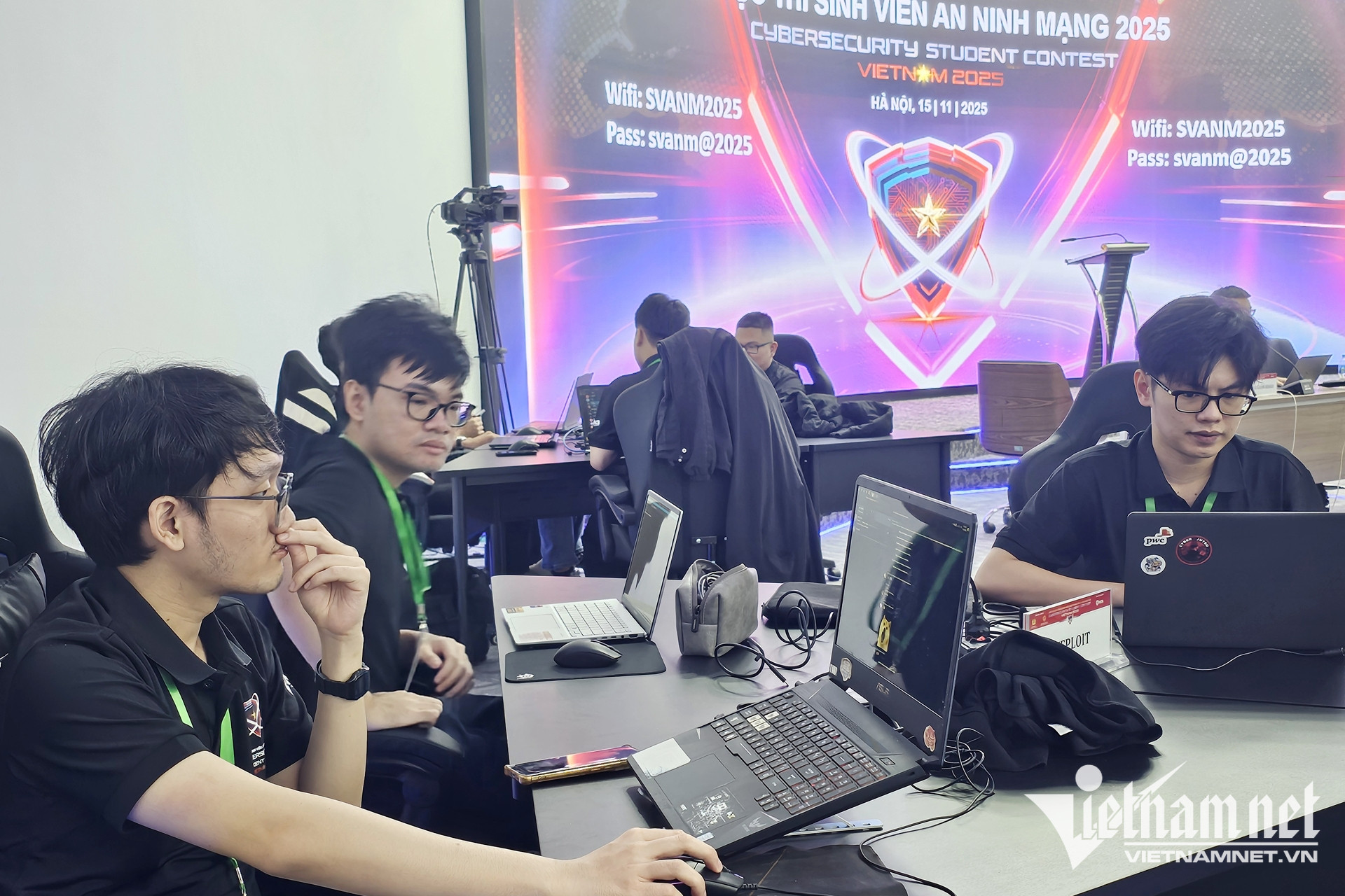 W-nhan luc an ninh mang 003.jpg