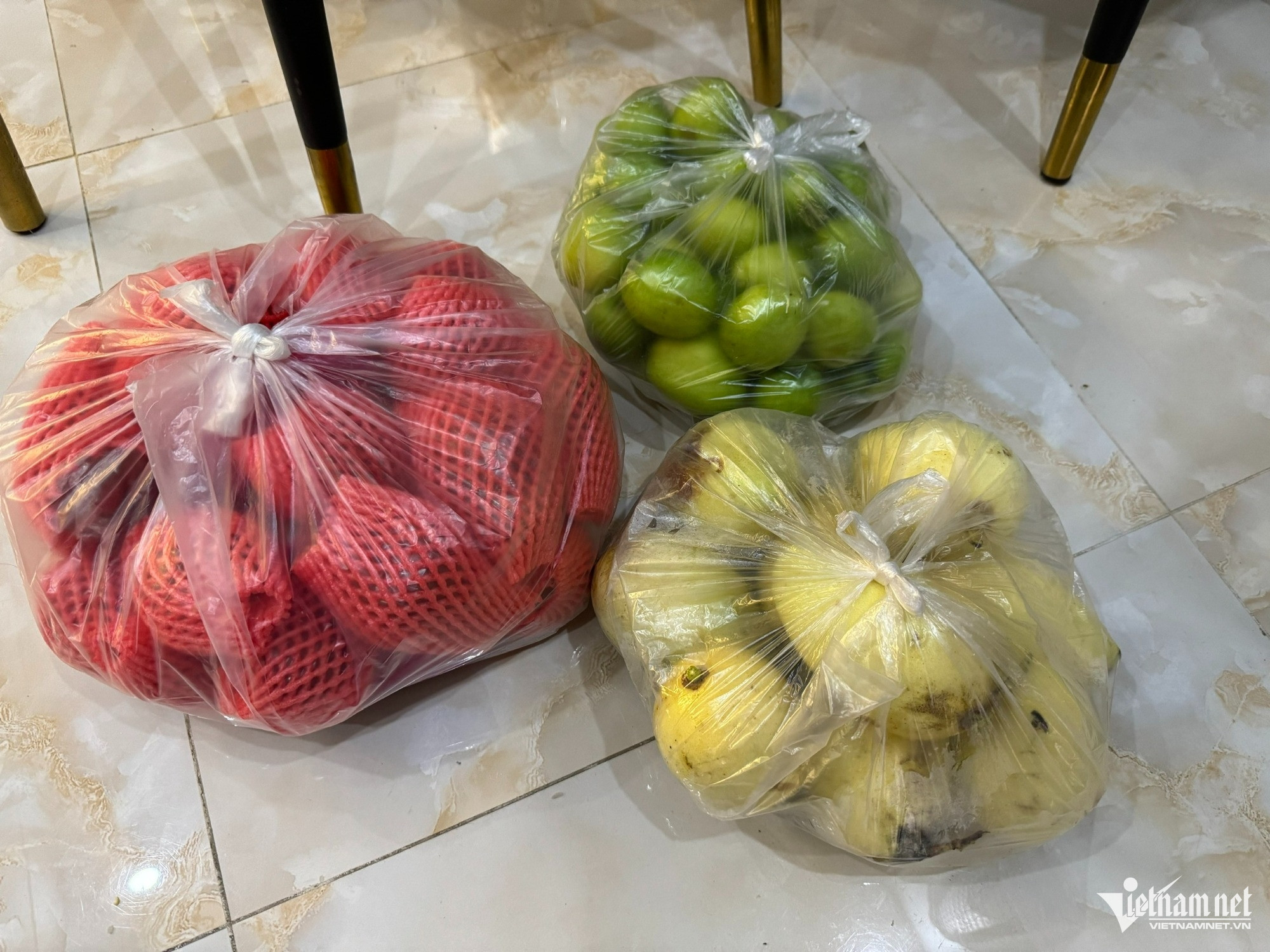 W-tâm sự chuyện hàng xóm 0.jpg