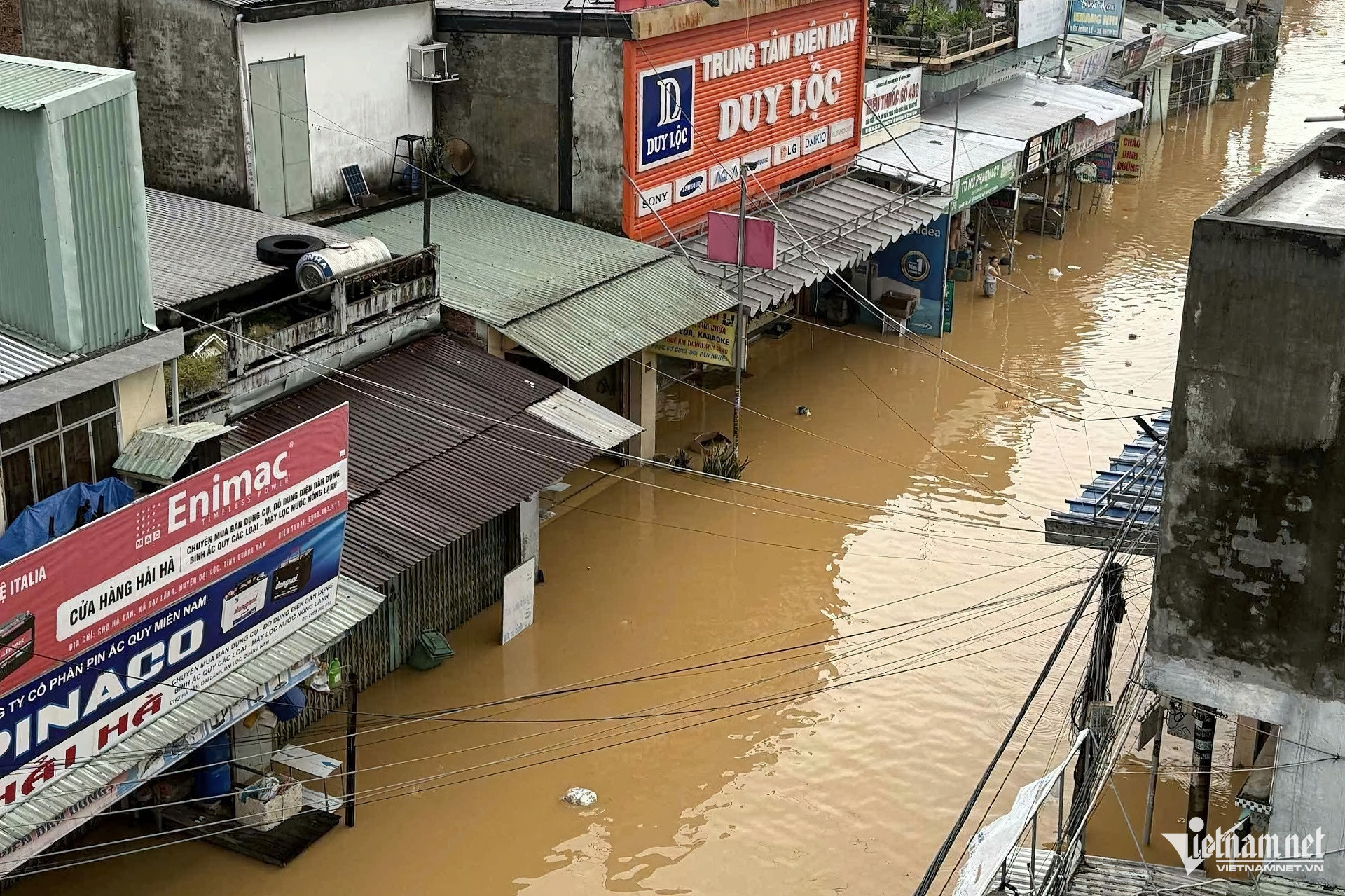 W-z7232764776182_826edbccf392f7c1310123076e058e81 lines scale 4_00x gigapixel.jpg