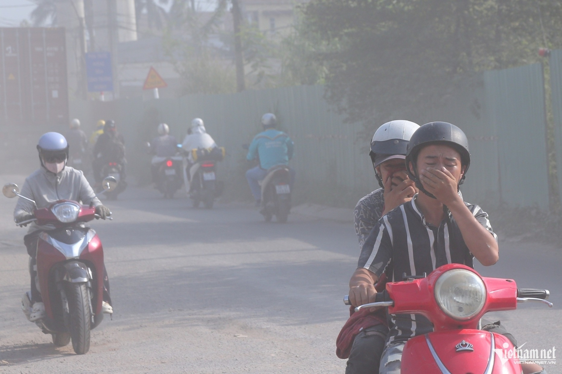 Bản tin sáng 18/11: Cảnh như sa mạc bụi khiến người dân 'than trời' ở TPHCM; Bản tin sáng 18/11: Cảnh như sa mạc bụi khiến người dân 'than trời' ở TPHCM;