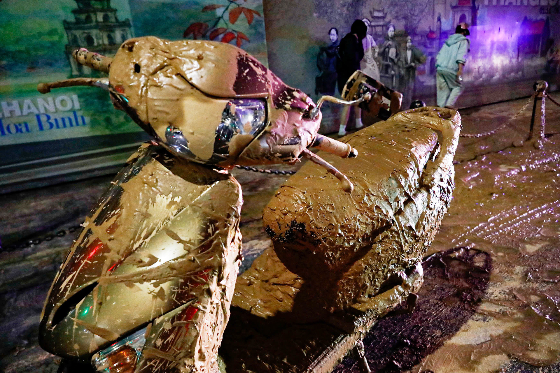 Danh tính nam tài xế lái ô tô tải làm rơi bùn n...