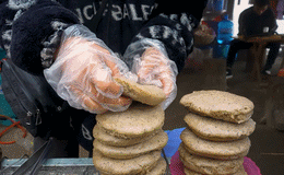 bánh tam giác mạch.gif