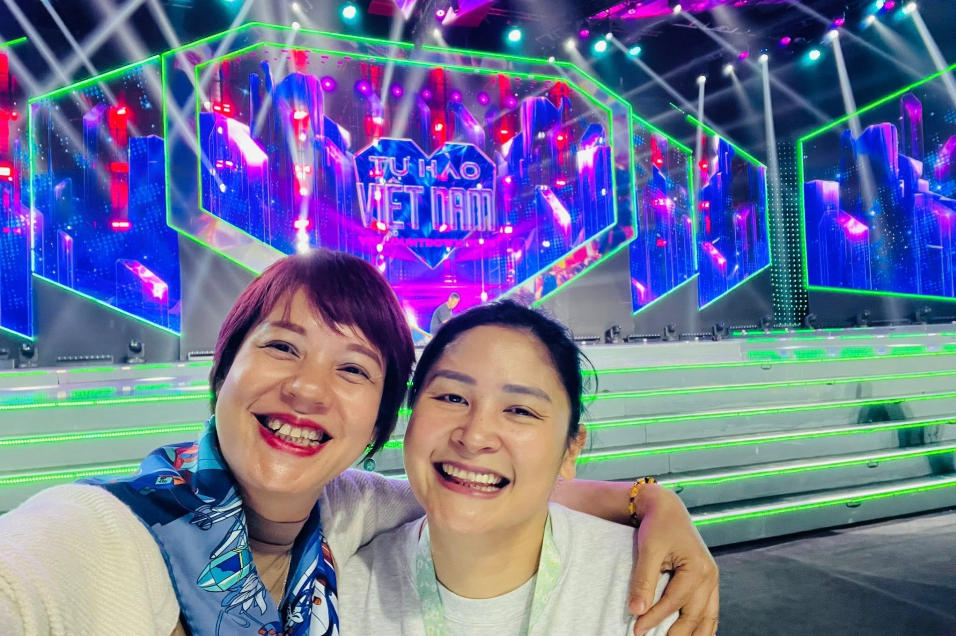 Diễm Quỳnh đón tuổi mới bên đồng nghiệp