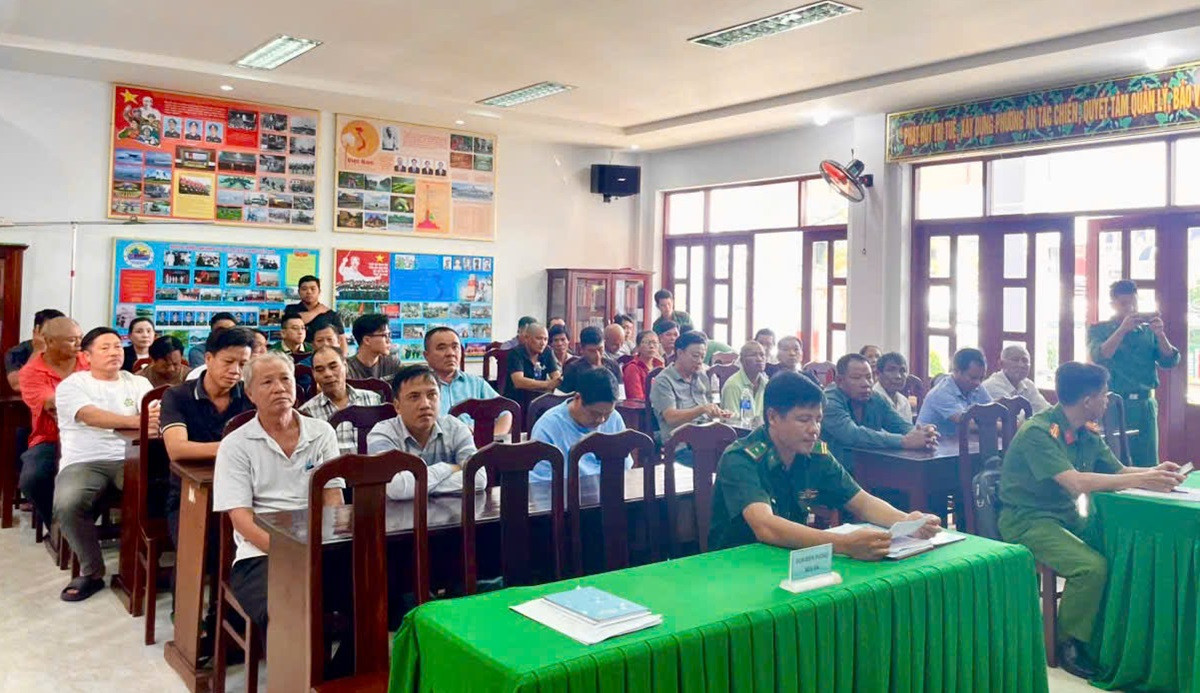 Bộ đội Biên phòng TPHCM đồng hành cùng ngư dân xây dựng nghề cá an toàn, bền vững..jpg