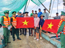 Bộ đội Biên phòng TPHCM đồng hành cùng ngư dân xây dựng nghề cá an toàn, bền vững.jpg