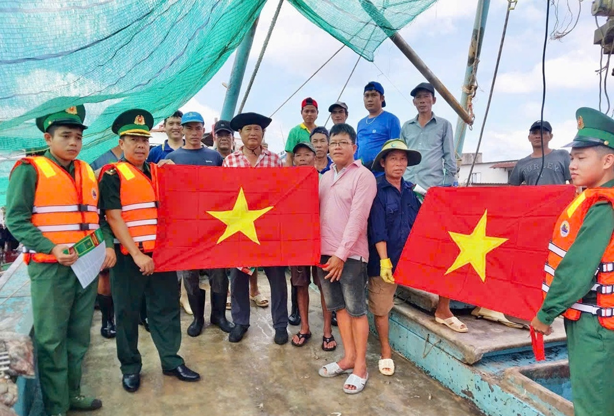 Bộ đội Biên phòng TPHCM đồng hành với ngư dân xây dựng nghề cá an toàn, bền vững
