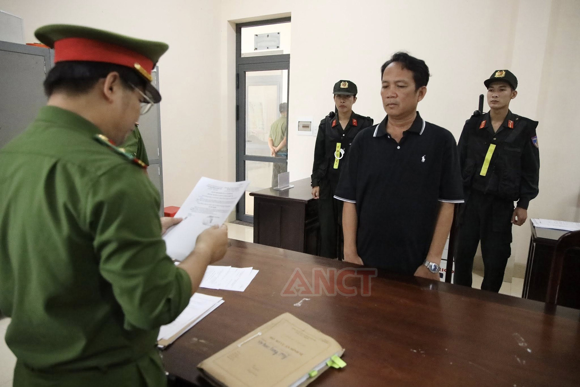 Cần Thơ bắt giam 3 cán bộ thú y vụ heo nhiễm dịch 'lọt ra chợ'