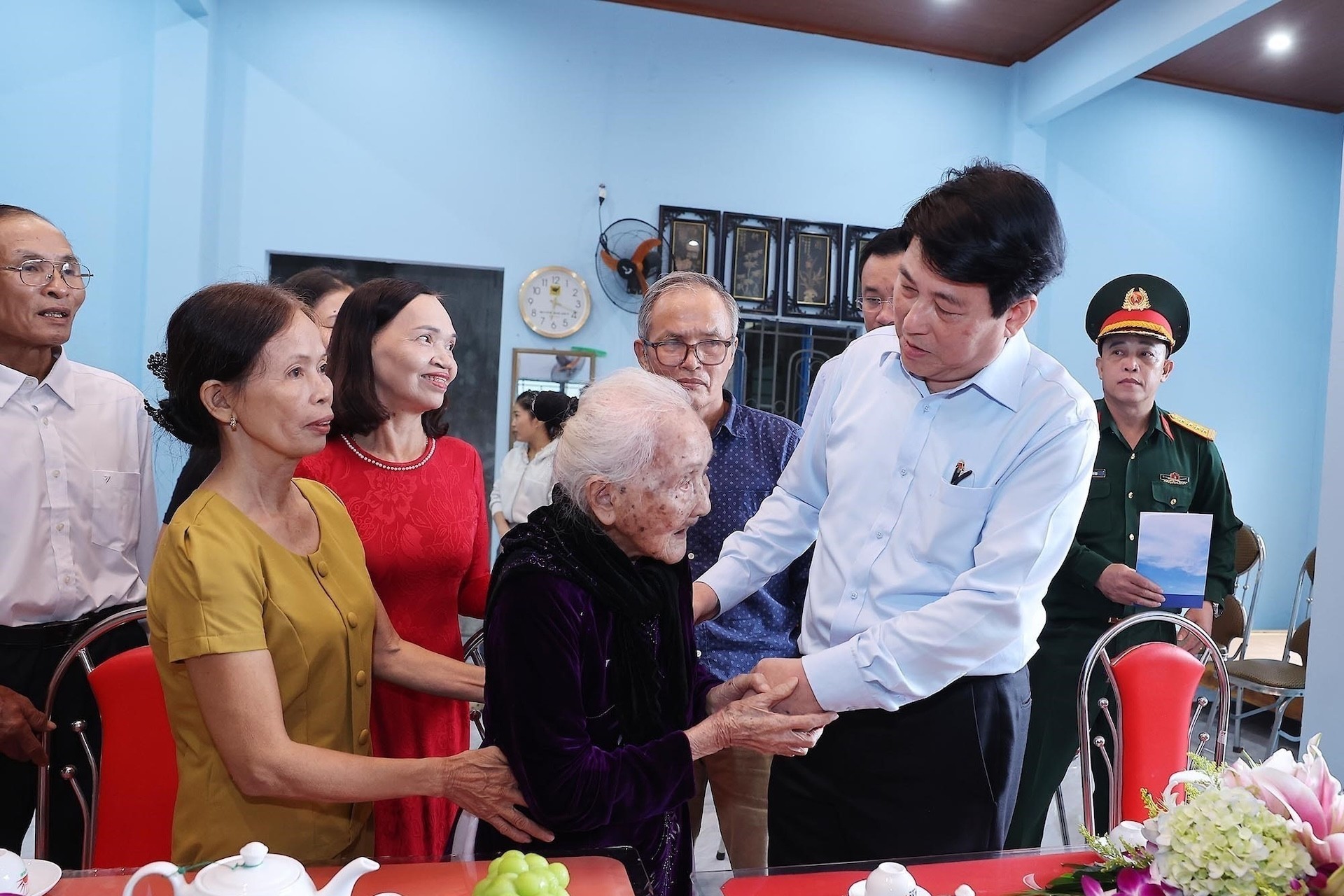 Chủ tịch nước Lương Cường dự Ngày hội Đại đoàn kết, thăm bà con vùng lũ Đà Nẵng