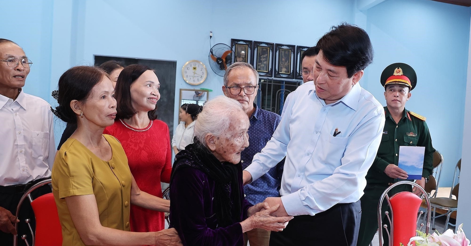 Chủ tịch nước Lương Cường dự Ngày hội Đại đoàn kết, thăm bà con vùng lũ Đà Nẵng