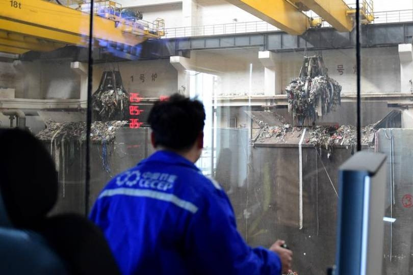 Cơ quan vệ sinh cấp huyện ở Trung Quốc tuyển giám sát rác, yêu cầu bằng tiến sĩ