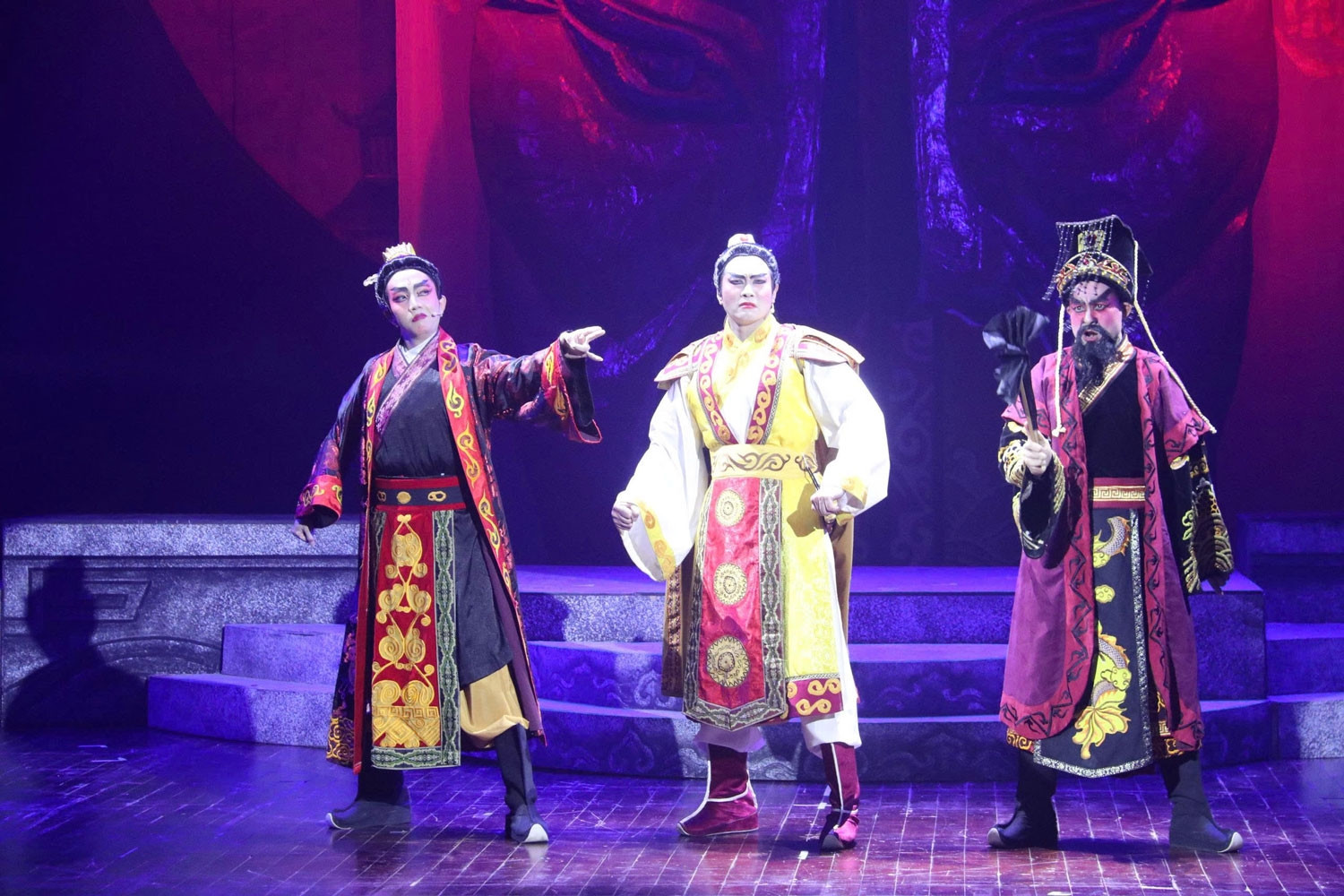 Đánh giá, nhìn nhận lại toàn bộ năng lực của nghệ sĩ tuồng, dân ca kịch