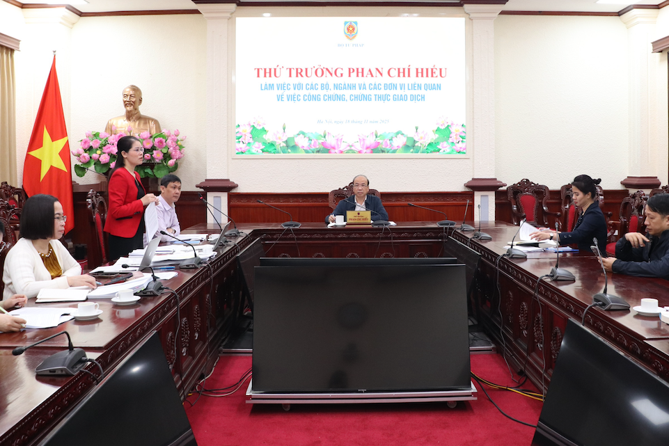 Đề xuất chuyển 8 loại giao dịch sang công chứng, chứng thực theo yêu cầu