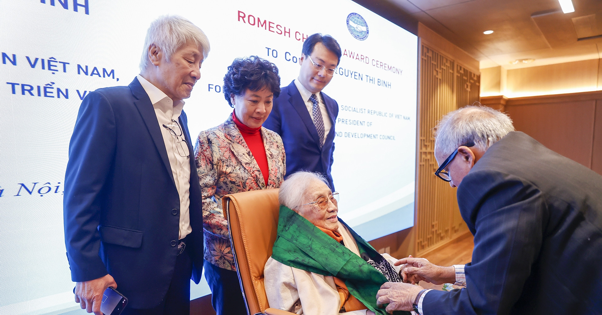 Lời xúc động của bà Nguyễn Thị Bình khi nhận Giải thưởng Hòa bình Romesh Chandra