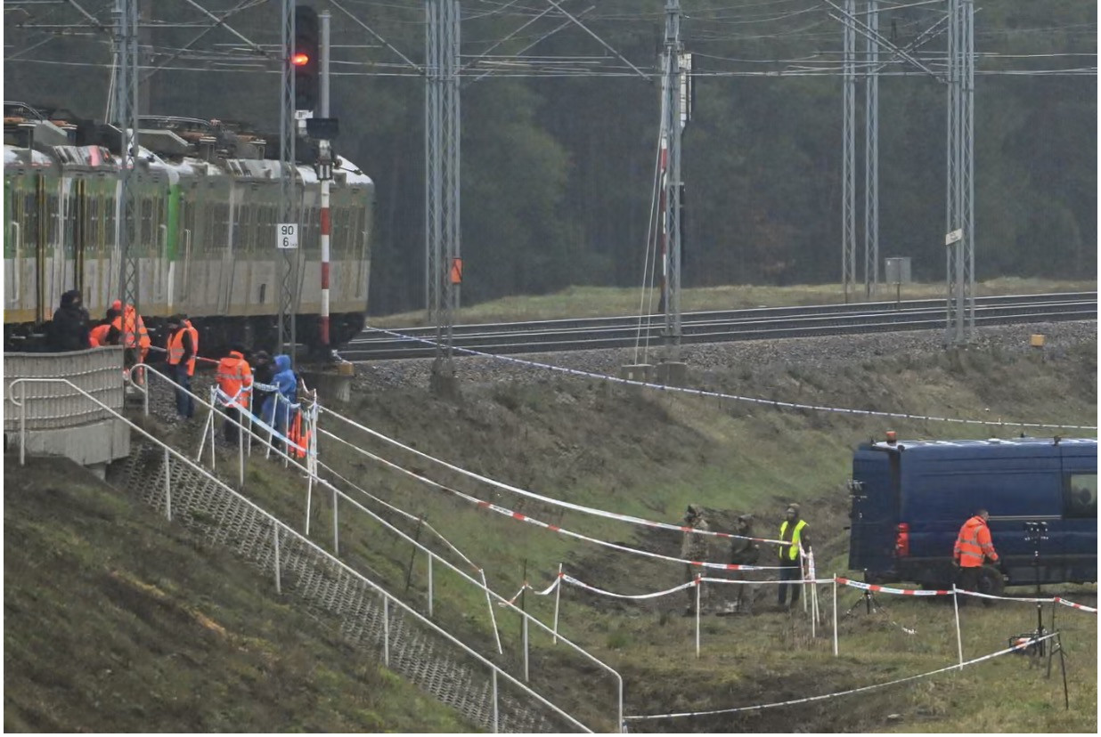 Nga bị buộc tội phá hoại đường sắt ở Ba Lan. Ảnh: EPA