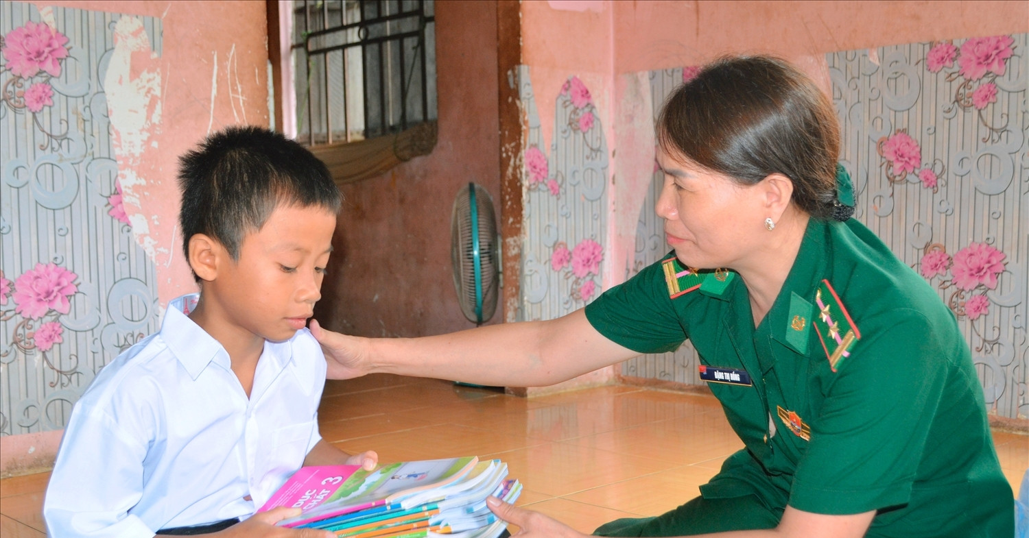 Giữa đại ngàn Tây Nguyên, người lính biên phòng chắp cánh ước mơ trẻ nhỏ
