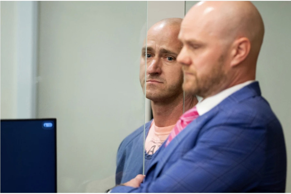 Phi công từng tắt động cơ máy bay giữa trời thoát án tù