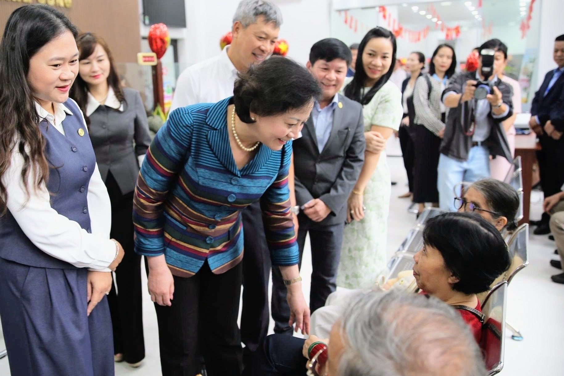 Phó Thủ tướng đồng tình có cơ chế tiền lương, thu nhập tăng thêm cho công chức