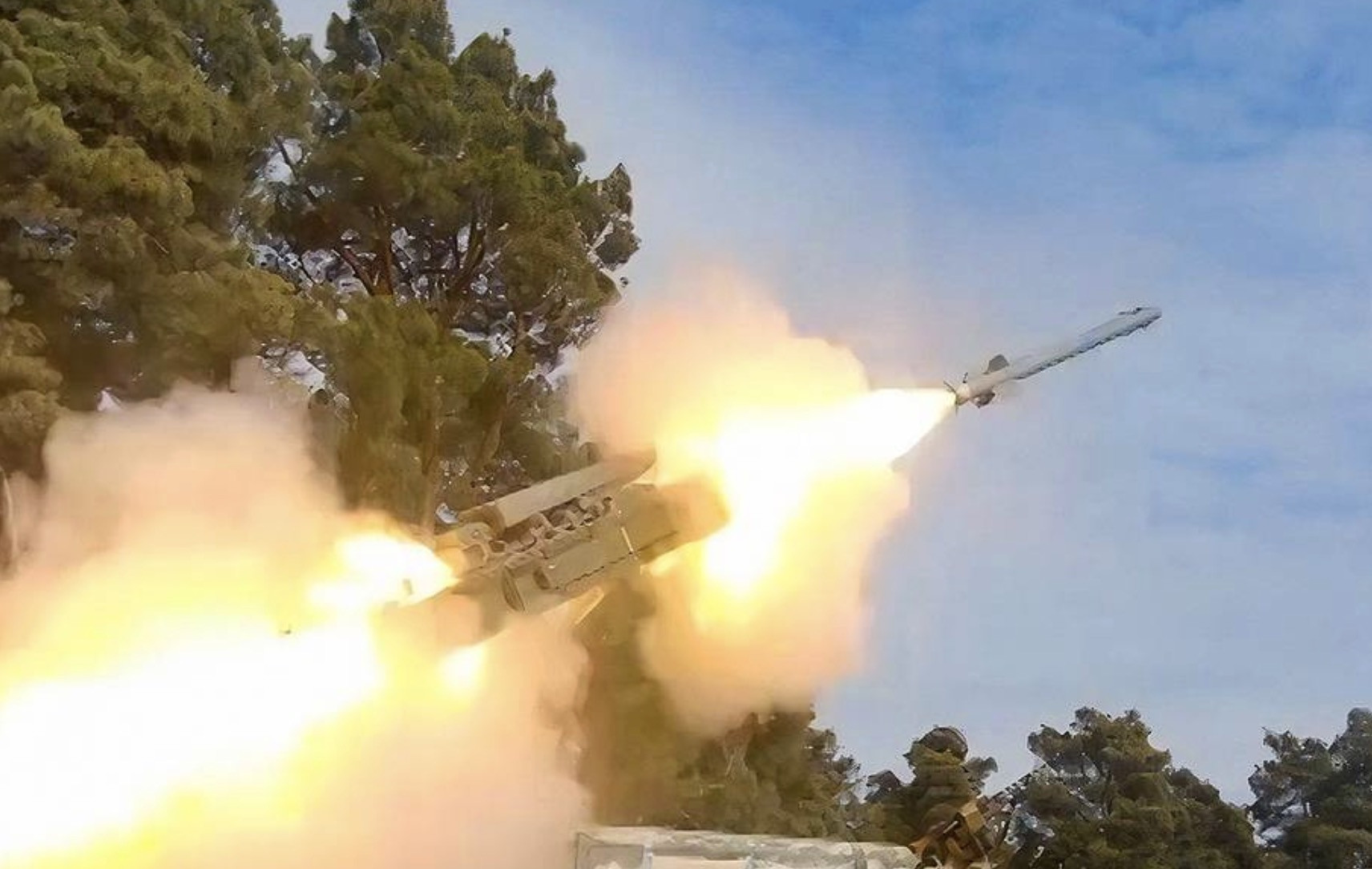 Tên lửa Nga. Ảnh: TASS