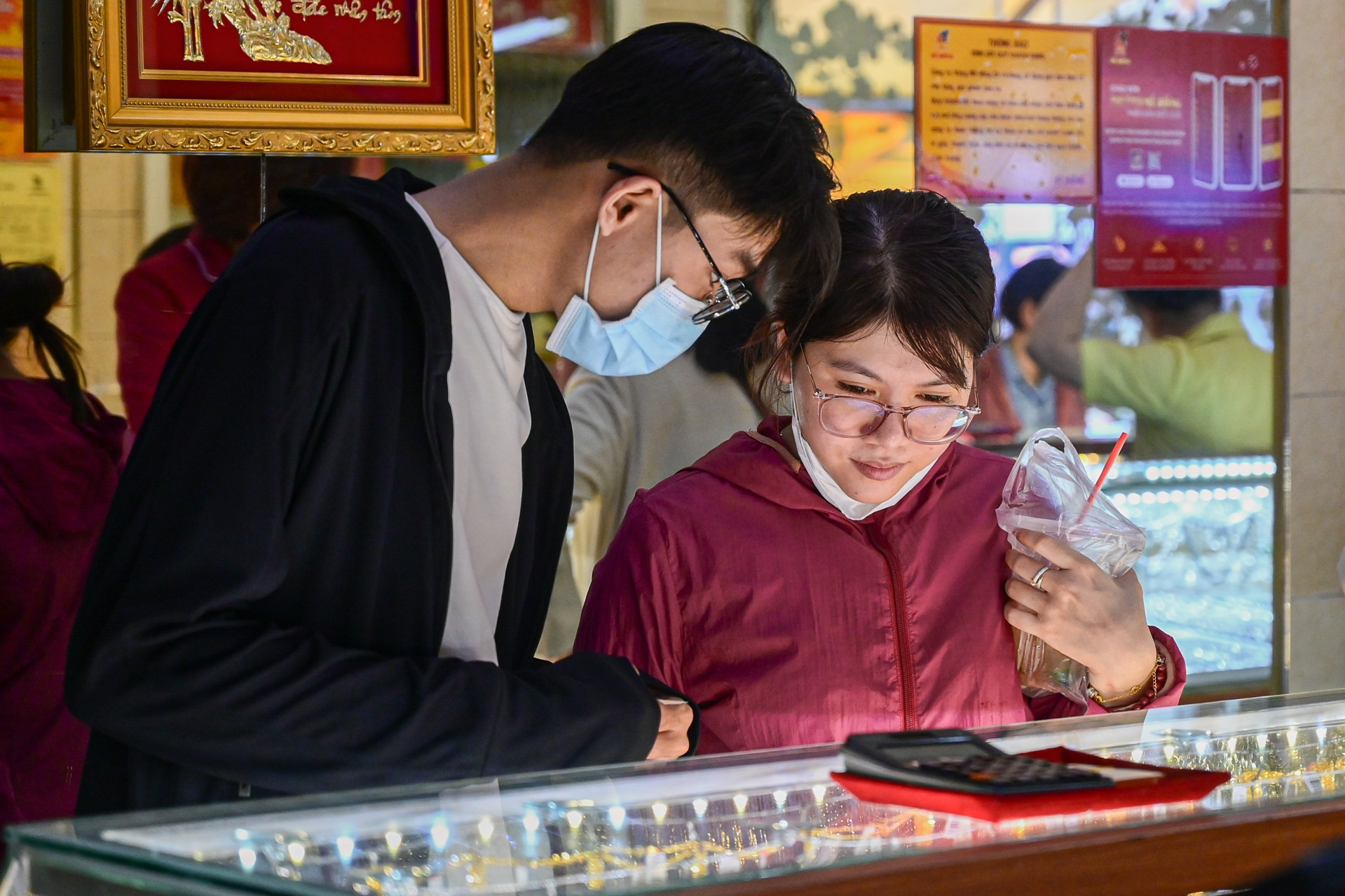 Thiếu cơ chế nhập khẩu, doanh nghiệp phải mua vàng 'trôi nổi', chấp nhận rủi ro