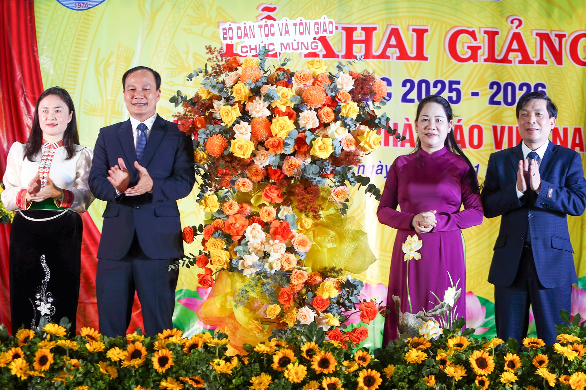 Thứ trưởng Nông Thị Hà: Cần tạo ra môi trường học tập hiện đại và thân thiện