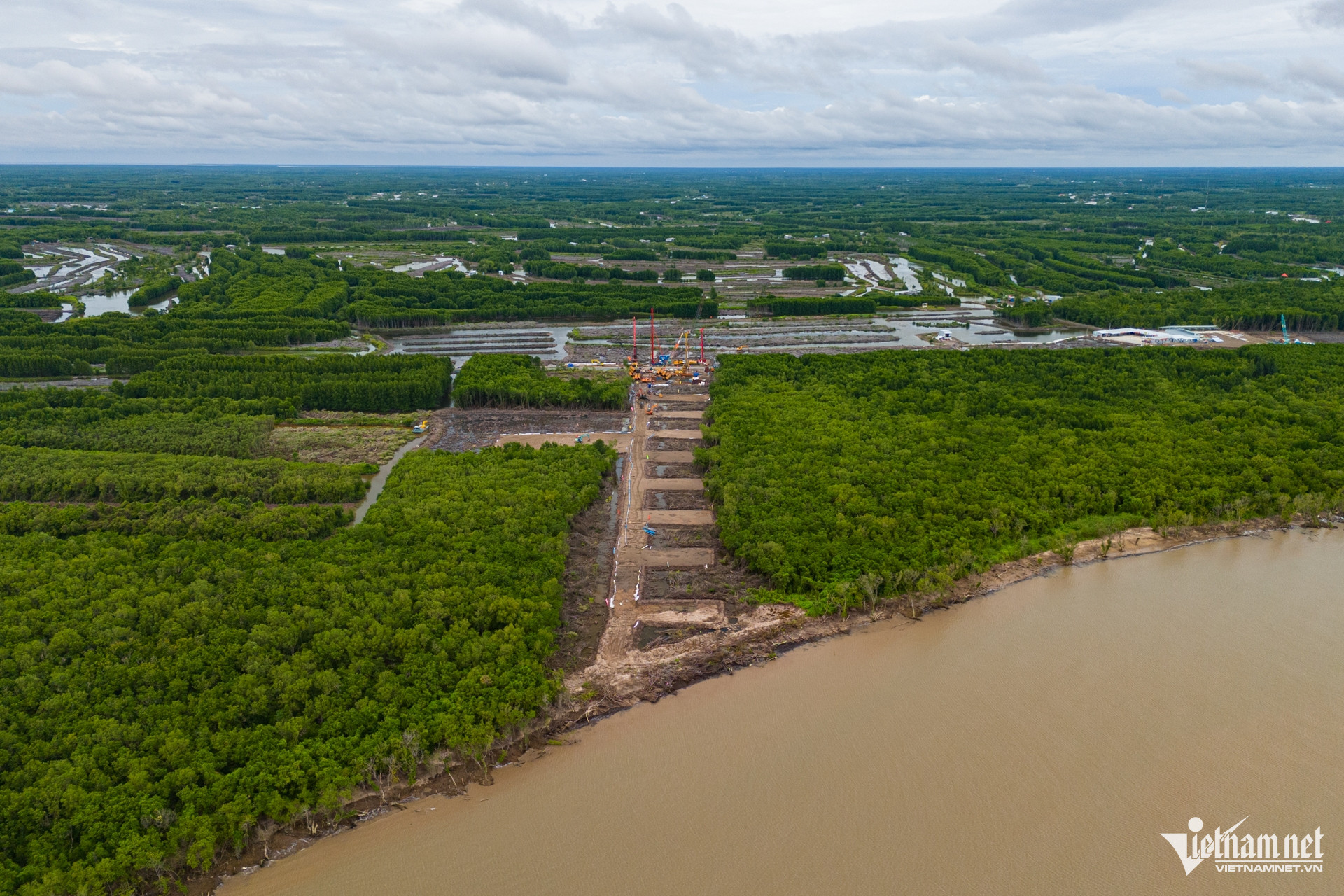 W-cầu vượt biển Hòn Khoai Cà Mau.jpg