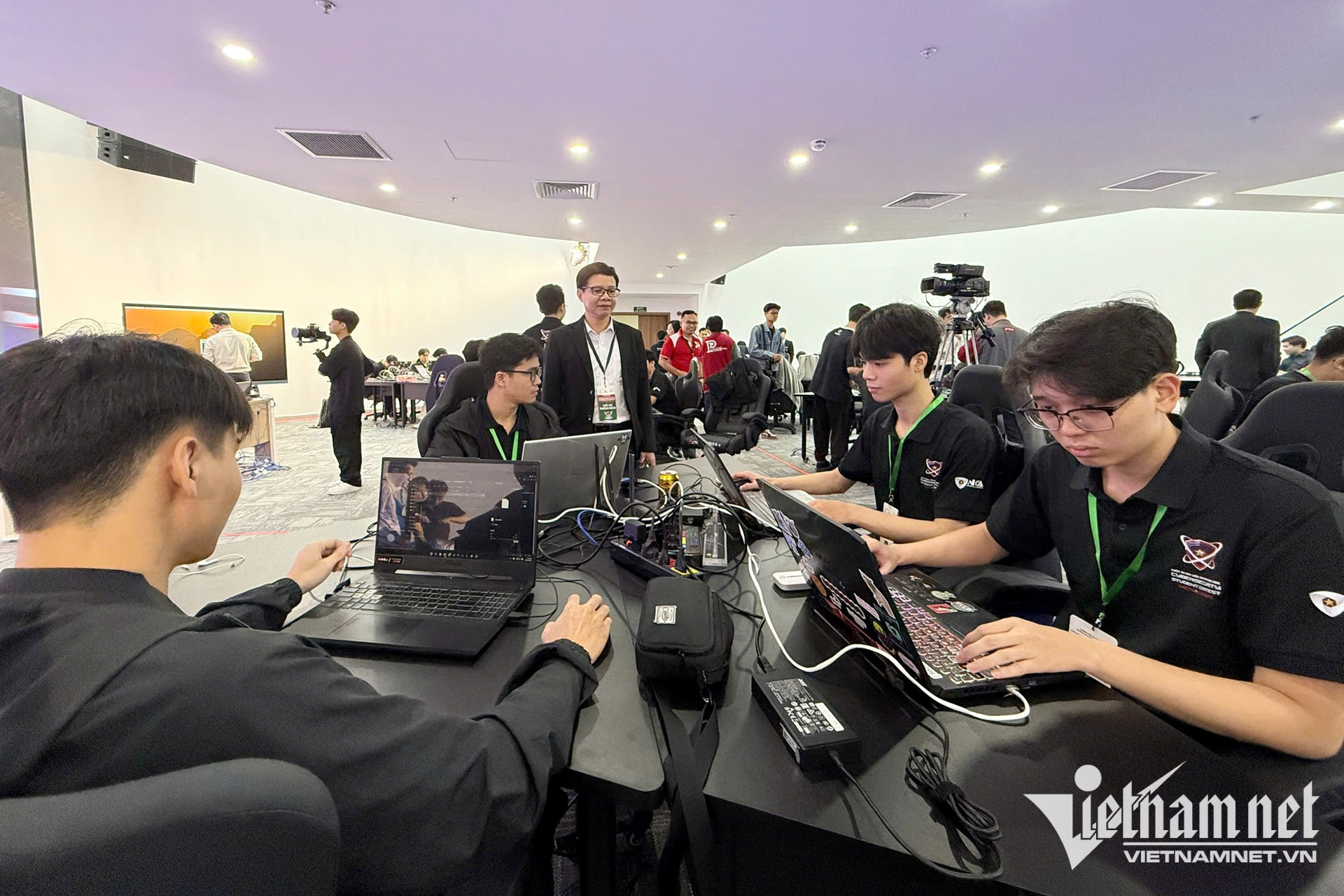 W-lanh dao an ninh mang 00.jpg