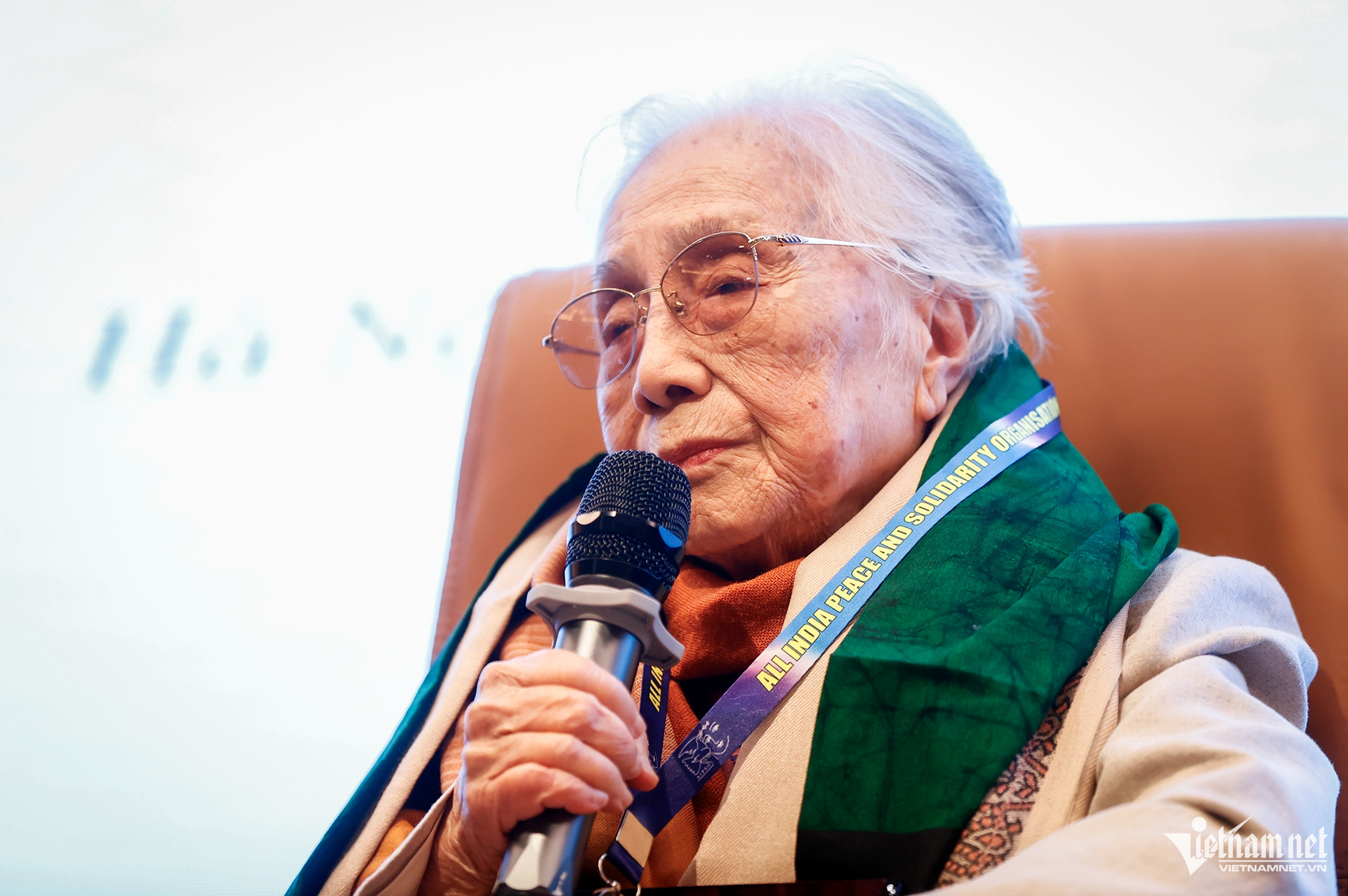 W-Nguyen Thi Binh _9215   Copy.jpg