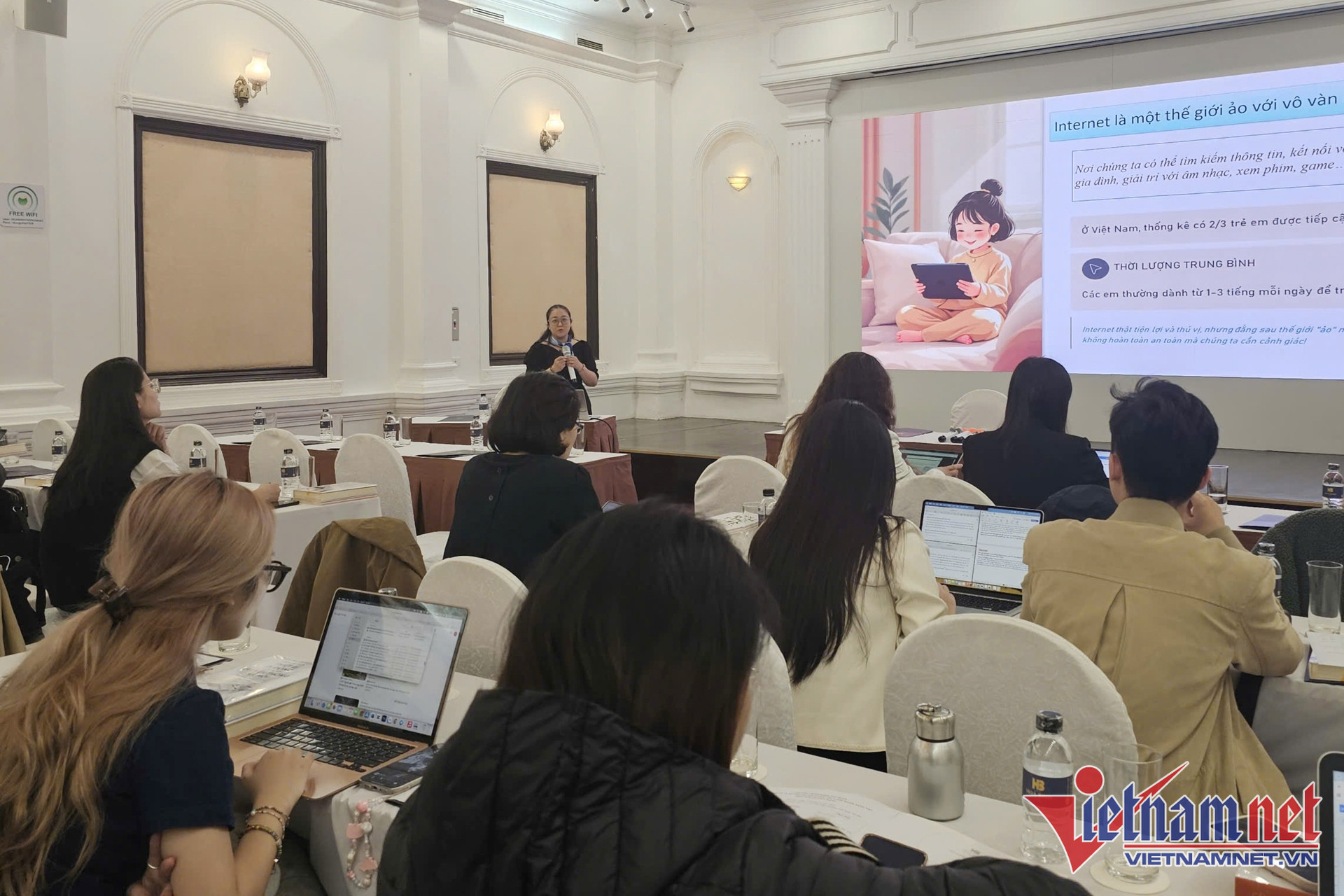 W-tap huan cong tac tuyen truyen ve bao ve tre em tren mang 1.jpg