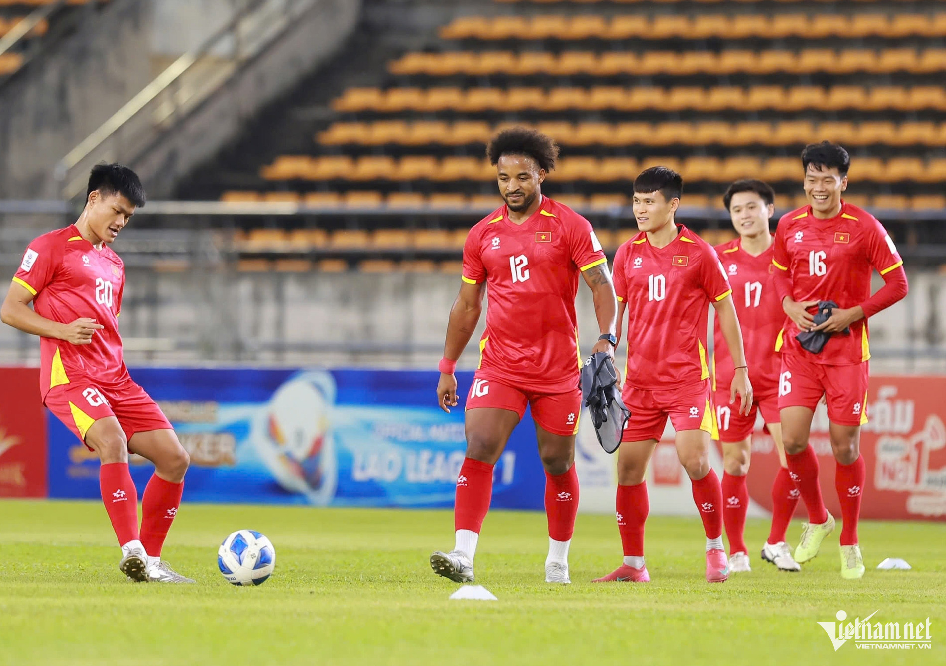 Tuyển Việt Nam tổng duyệt đấu Lào, Xuân Son sẵn sàng ghi bàn W-tuyen viet nam 6.jpg