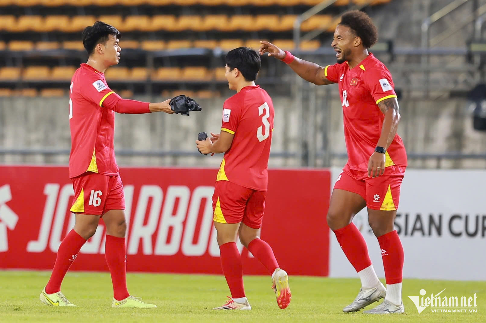 Tuyển Việt Nam tổng duyệt đấu Lào, Xuân Son sẵn sàng ghi bàn W-tuyen viet nam 9.jpg