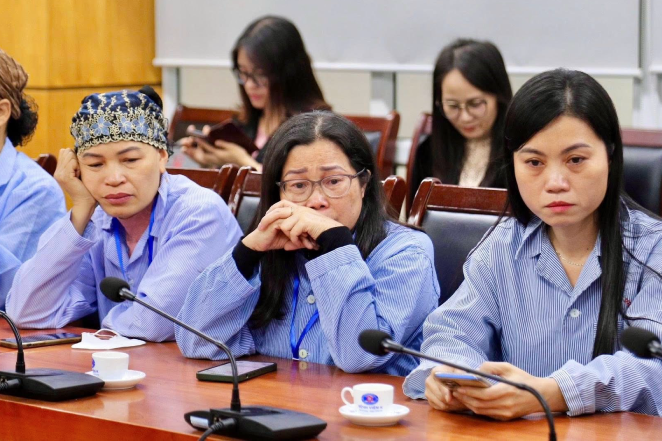 Nữ giáo viên mắc ung thư bật khóc trong lễ tri ân Ngày Nhà giáo Việt Nam 20/11