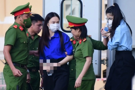 Bản tin sáng 19/11: Hôm nay, hoa hậu Thùy Tiên, Hằng Du Mục, Quang Linh hầu tòa Bản tin sáng 19/11: Hôm nay, hoa hậu Thùy Tiên, Hằng Du Mục, Quang Linh hầu tòa