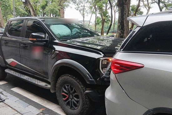 Bản tin chiều 19/11: Nam bảo vệ lái ô tô bán tải tông liên hoàn ven hồ Gươm