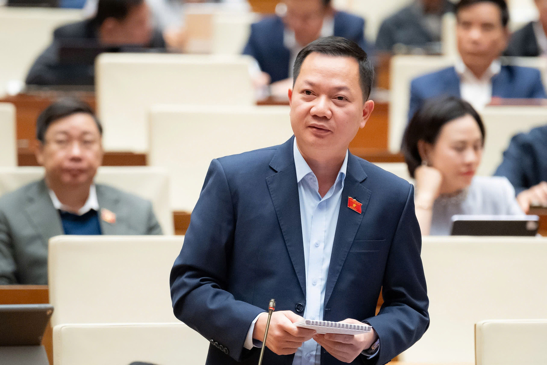 Không thể nói tiết kiệm mà thức, xếp hàng từ 3h sáng để mua vàng miếng 3 202511191540331376_z7240792293114_720227ab7fbd6165dbe7e3c65dd5d4da.jpg