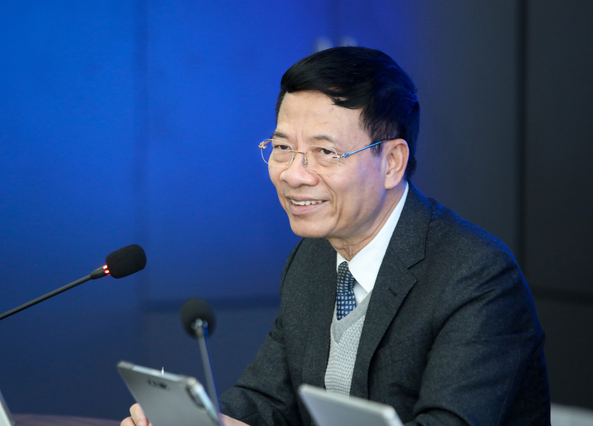 Bo truong Nguyen Manh Hung .jpg