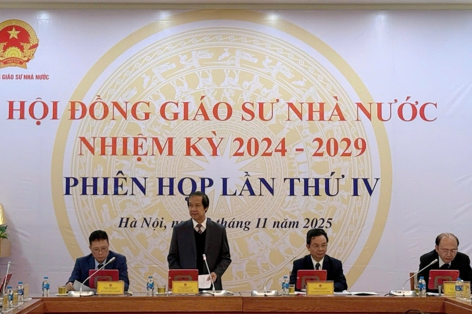 Chính thức công nhận 900 giáo sư, phó giáo sư năm 2025