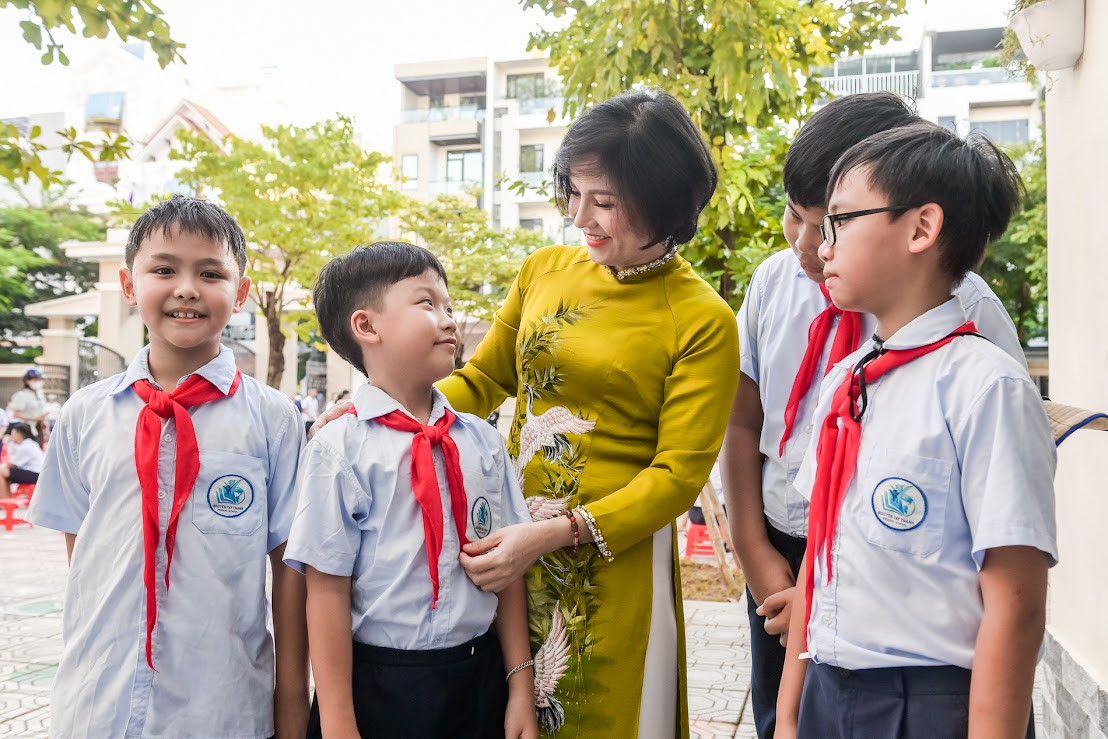 Co giao truong Nguyen Tat Thanh.jpg