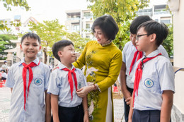 Co giao truong Nguyen Tat Thanh.jpg