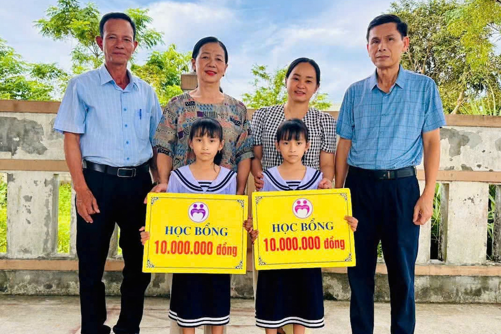 Cô giáo về hưu lập quỹ 'Cho con', thắp hy vọng cho hàng trăm học trò nghèo