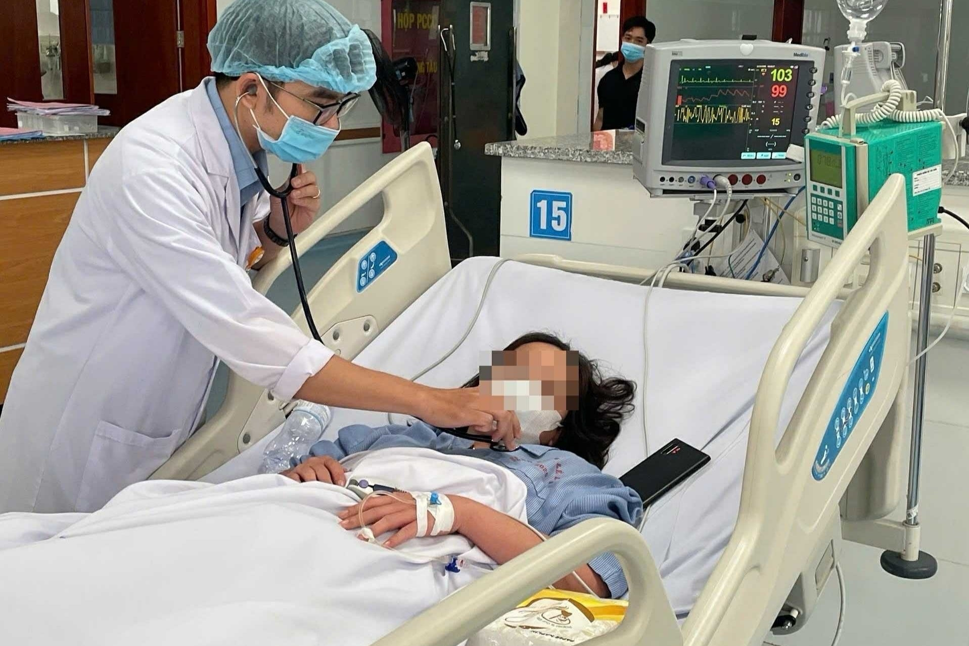 Cứu cô gái 19 tuổi thoát 'cửa tử' sau 3 lần tái sốc sốt xuất huyết trong 24 giờ