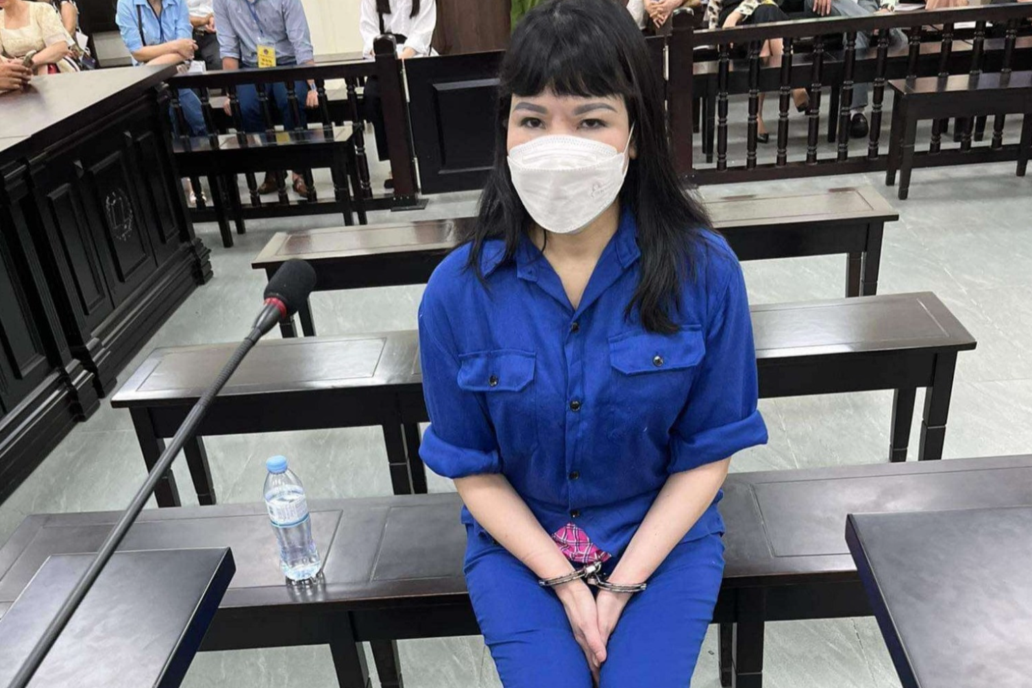 Cựu sếp ngân hàng chiếm đoạt 2.705 tỷ đồng, đóng dấu trộm vào sổ tiết kiệm giả