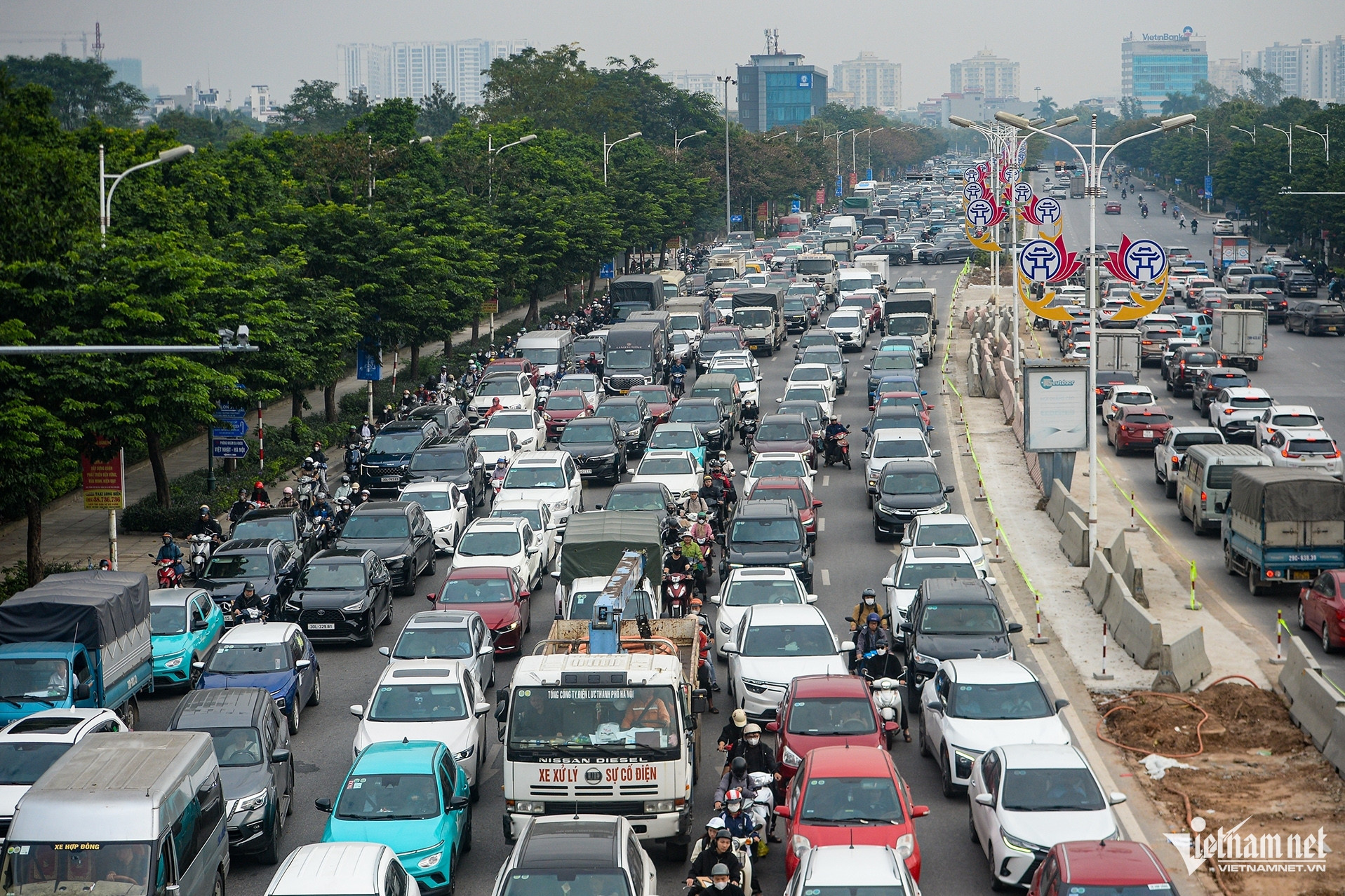 Hà Nội, TPHCM cần hỗ trợ chuyển đổi phương tiện xanh cho shipper công nghệ