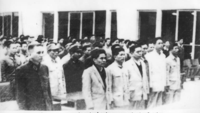 Hình 6. Thầy giáo Tạ Quang Bửu thầy giáo Trần Đại Nghĩa dự lễ thành lập phân hiệu 2 của Đại học Bách Khoa Hà Nội nay là Học viện Kỹ thuật Quân sự.jpg